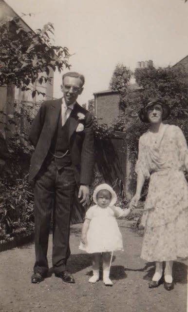 June 1932 George, Christine & Winifred Whitehead.