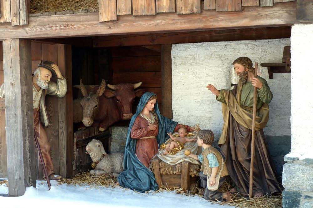 Model figures of a stable. Christmas explained lesson plan.